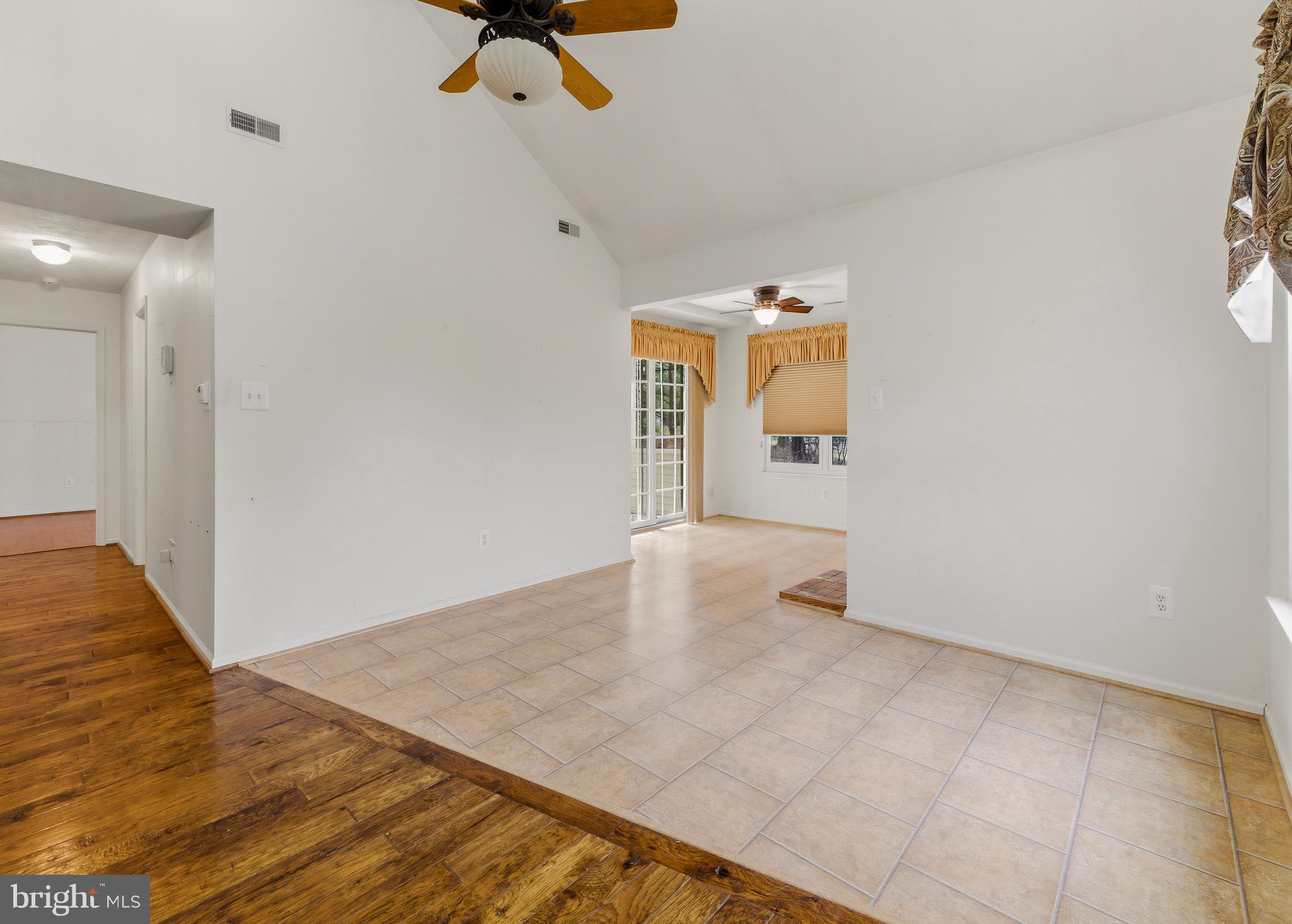 903 Ginger Court Mount Laurel, NJ 08054 - Photo 5 of 17 Living Room