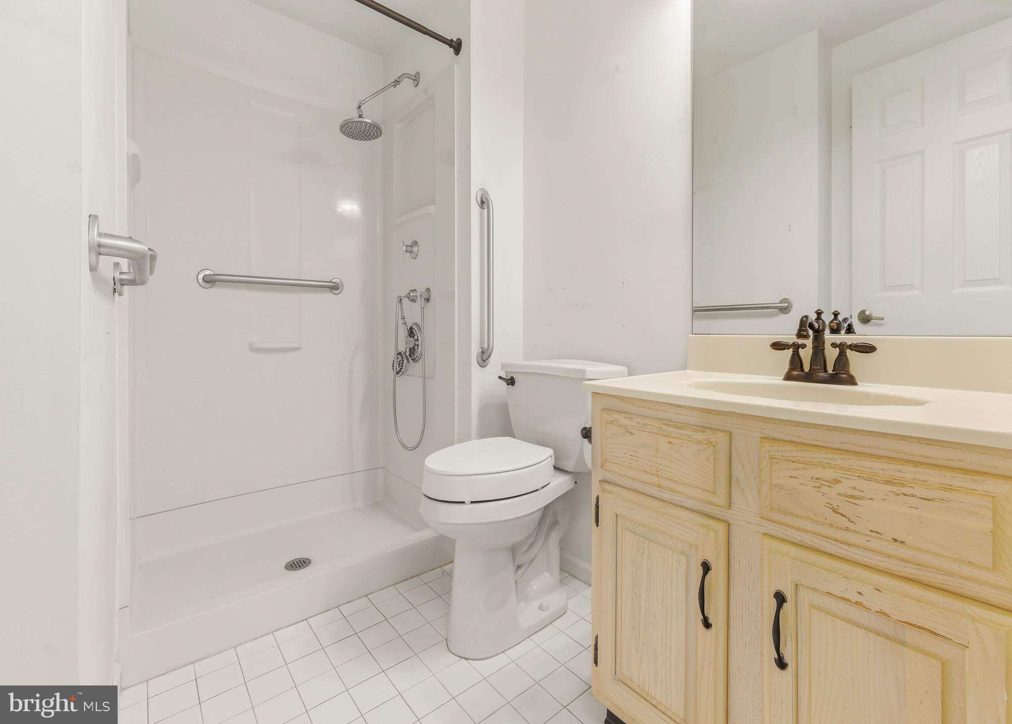 903 Ginger Court Mount Laurel, NJ 08054 - Photo 9 of 17 Primary Bath