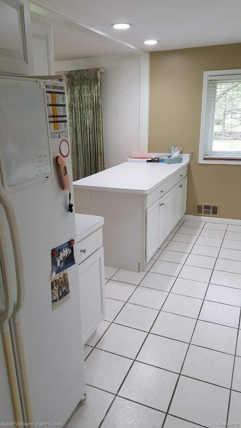 79 Nesbit Lane Rochester, MI 48309 - Photo 10 of 37 79 Nesbit p5.JPG