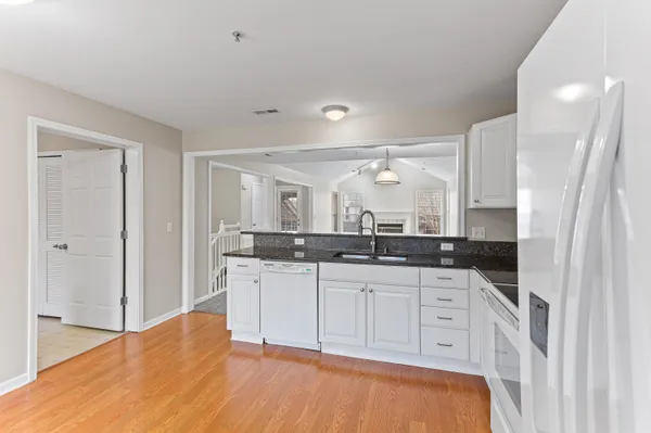 $319,000 | 28471 Carlton Way Drive, Novi, MI 48377