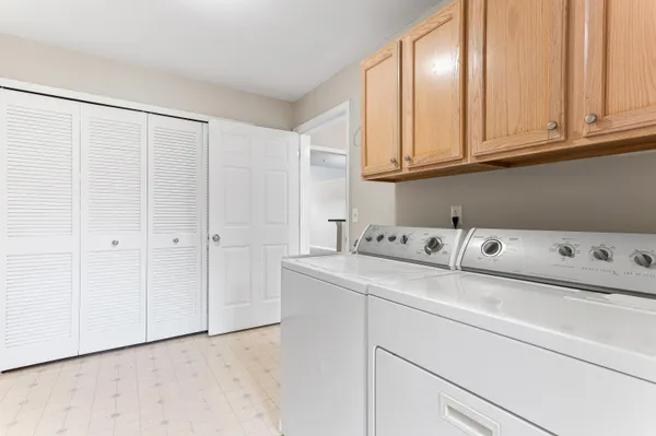 $319,000 | 28471 Carlton Way Drive, Novi, MI 48377