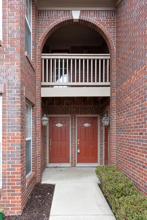 $319,000 | 28471 Carlton Way Drive, Novi, MI 48377