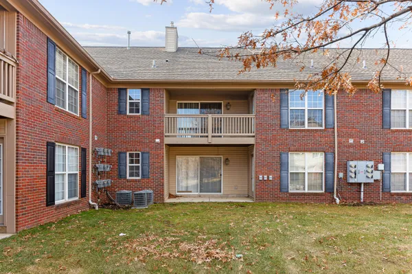 $319,000 | 28471 Carlton Way Drive, Novi, MI 48377