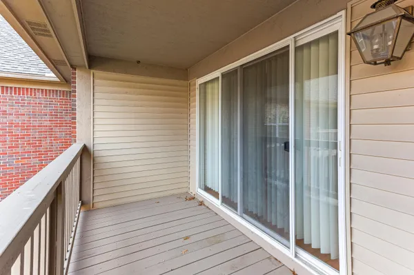 $319,000 | 28471 Carlton Way Drive, Novi, MI 48377