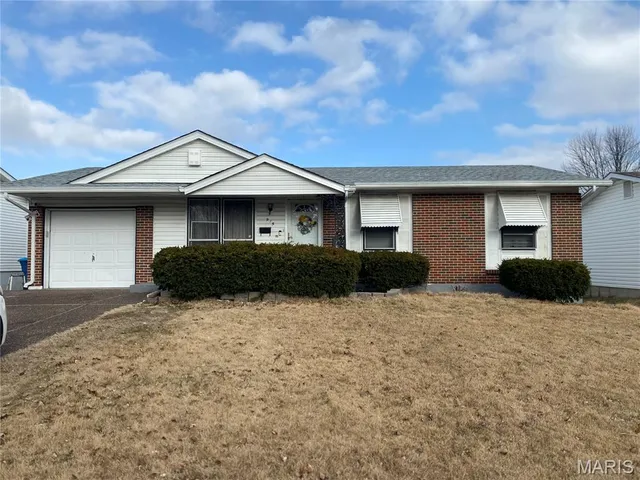 $210,000 | 915 Shamrock Drive, Hazelwood, MO 63042