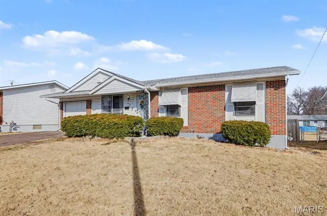 $210,000 | 915 Shamrock Drive, Hazelwood, MO 63042