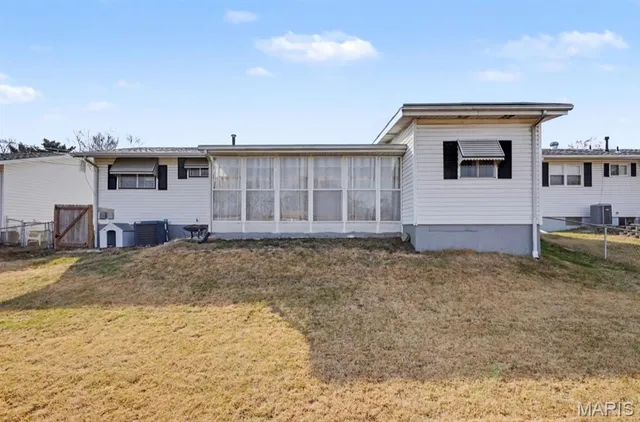 $210,000 | 915 Shamrock Drive, Hazelwood, MO 63042