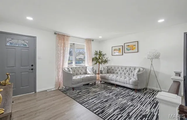 $210,000 | 915 Shamrock Drive, Hazelwood, MO 63042