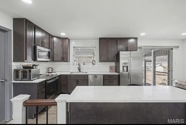 $210,000 | 915 Shamrock Drive, Hazelwood, MO 63042