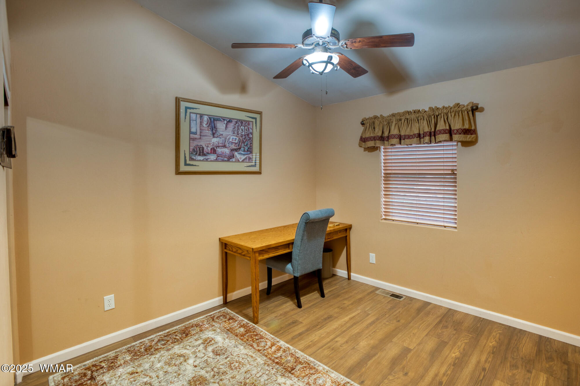 2043 Rocky Road Show Low, AZ 85901 - Photo 24 of 36 Guest Room 1