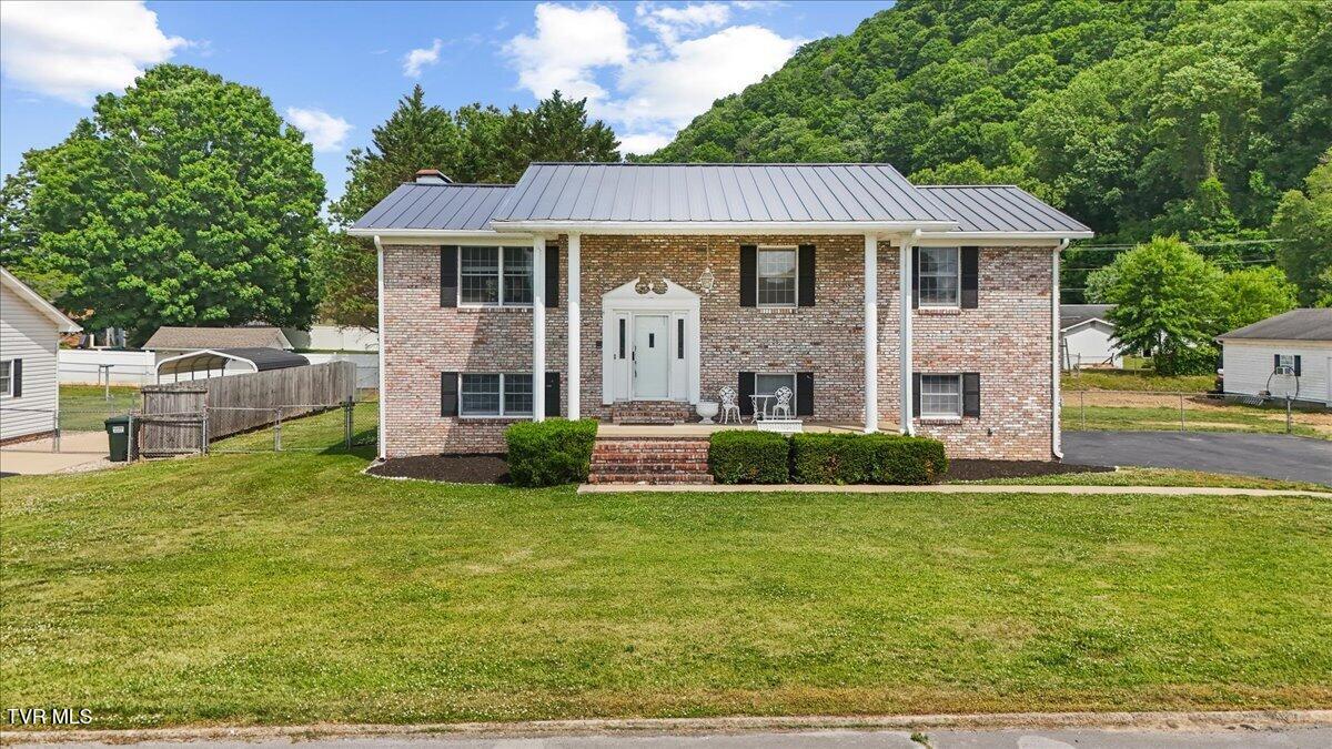 1012 South Gate Drive Elizabethton, TN 37643 - Photo 1 of 58 02-DJI_20260519152849_0108_D