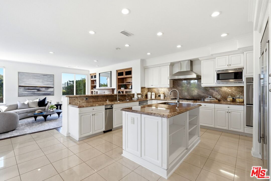 20274 Vía Medici Porter Ranch, CA 91326 - Photo 11 of 56