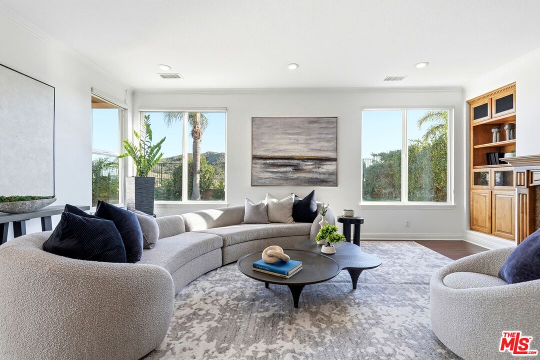20274 Vía Medici Porter Ranch, CA 91326 - Photo 13 of 56