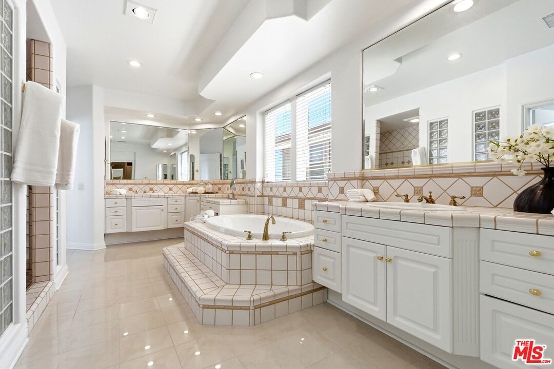 20274 Vía Medici Porter Ranch, CA 91326 - Photo 26 of 56