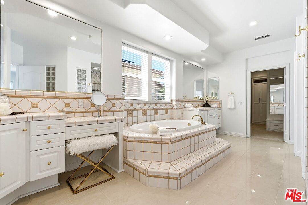 20274 Vía Medici Porter Ranch, CA 91326 - Photo 27 of 56