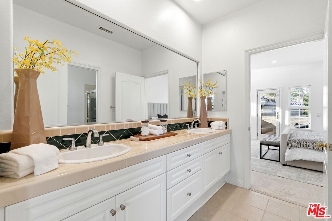 20274 Vía Medici Porter Ranch, CA 91326 - Photo 38 of 56