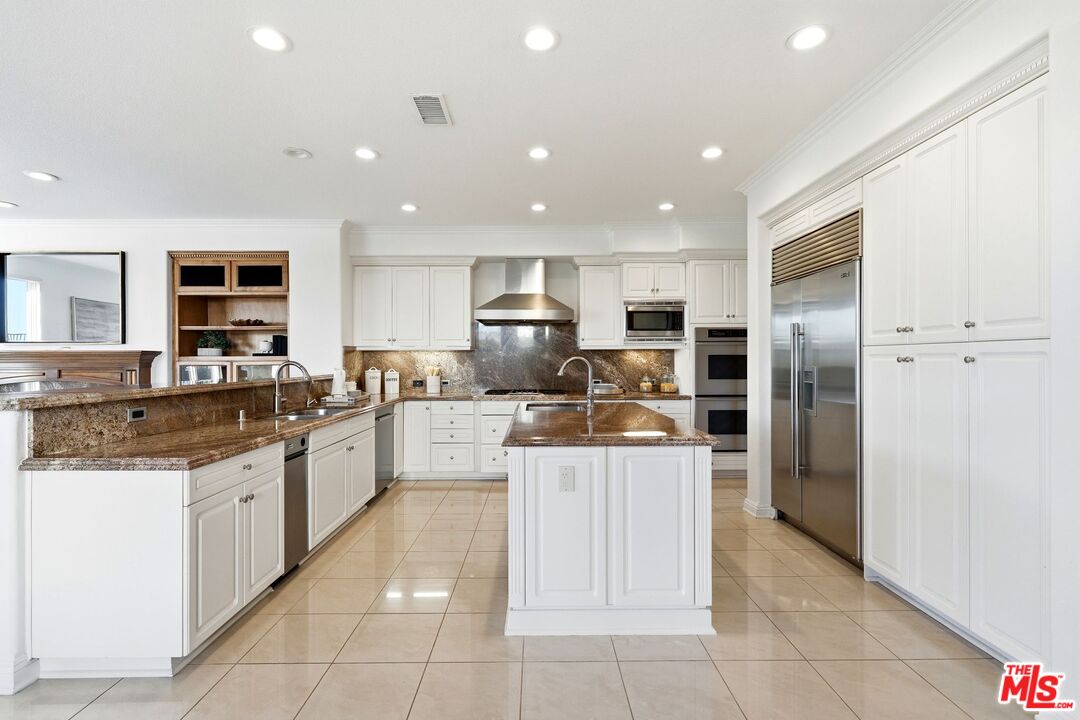 20274 Vía Medici Porter Ranch, CA 91326 - Photo 9 of 56