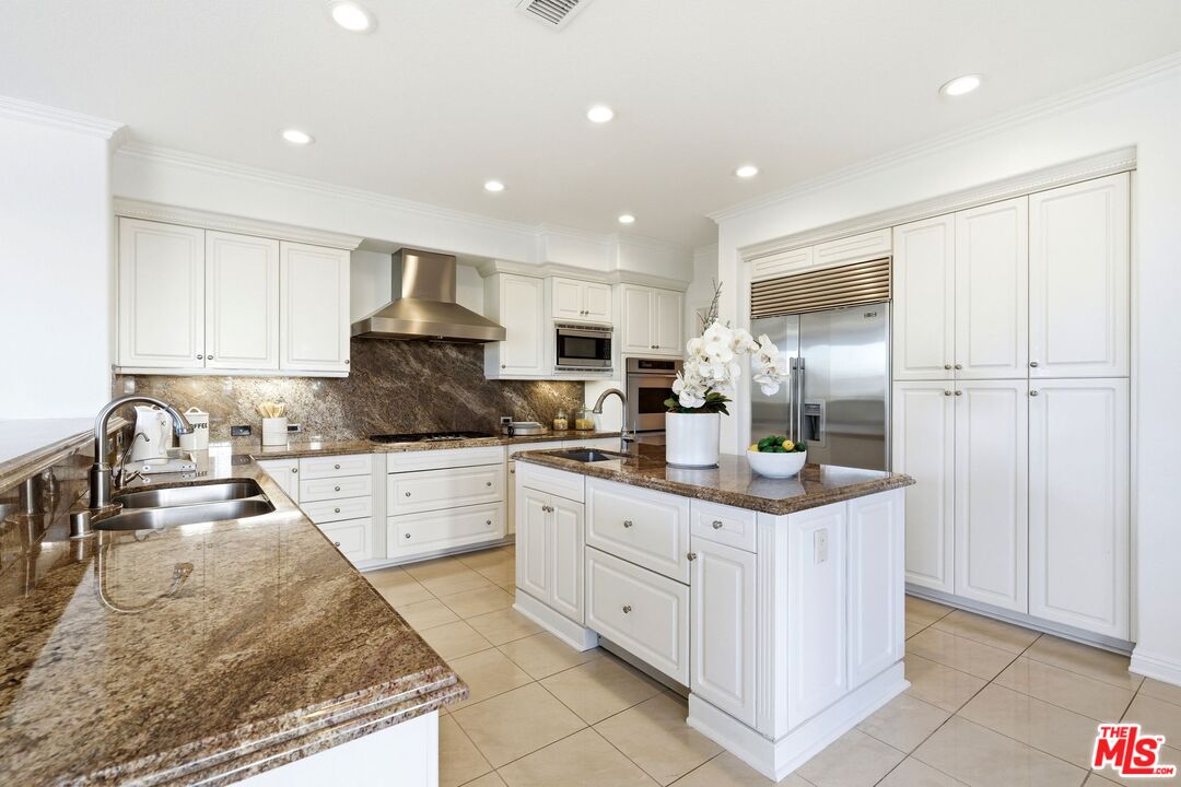 20274 Vía Medici Porter Ranch, CA 91326 - Photo 10 of 56
