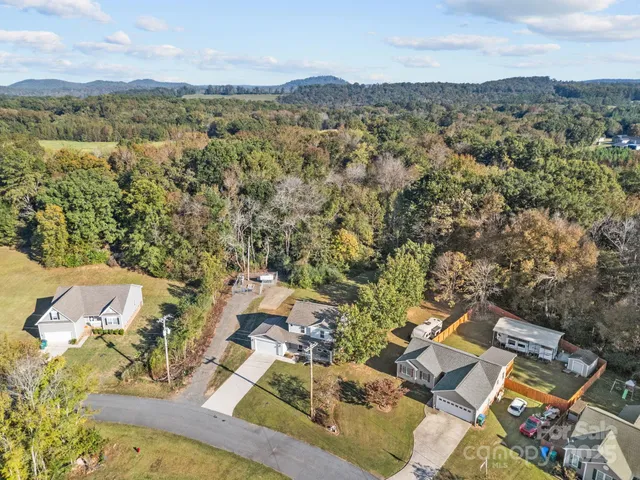 a view of a yard with a tree