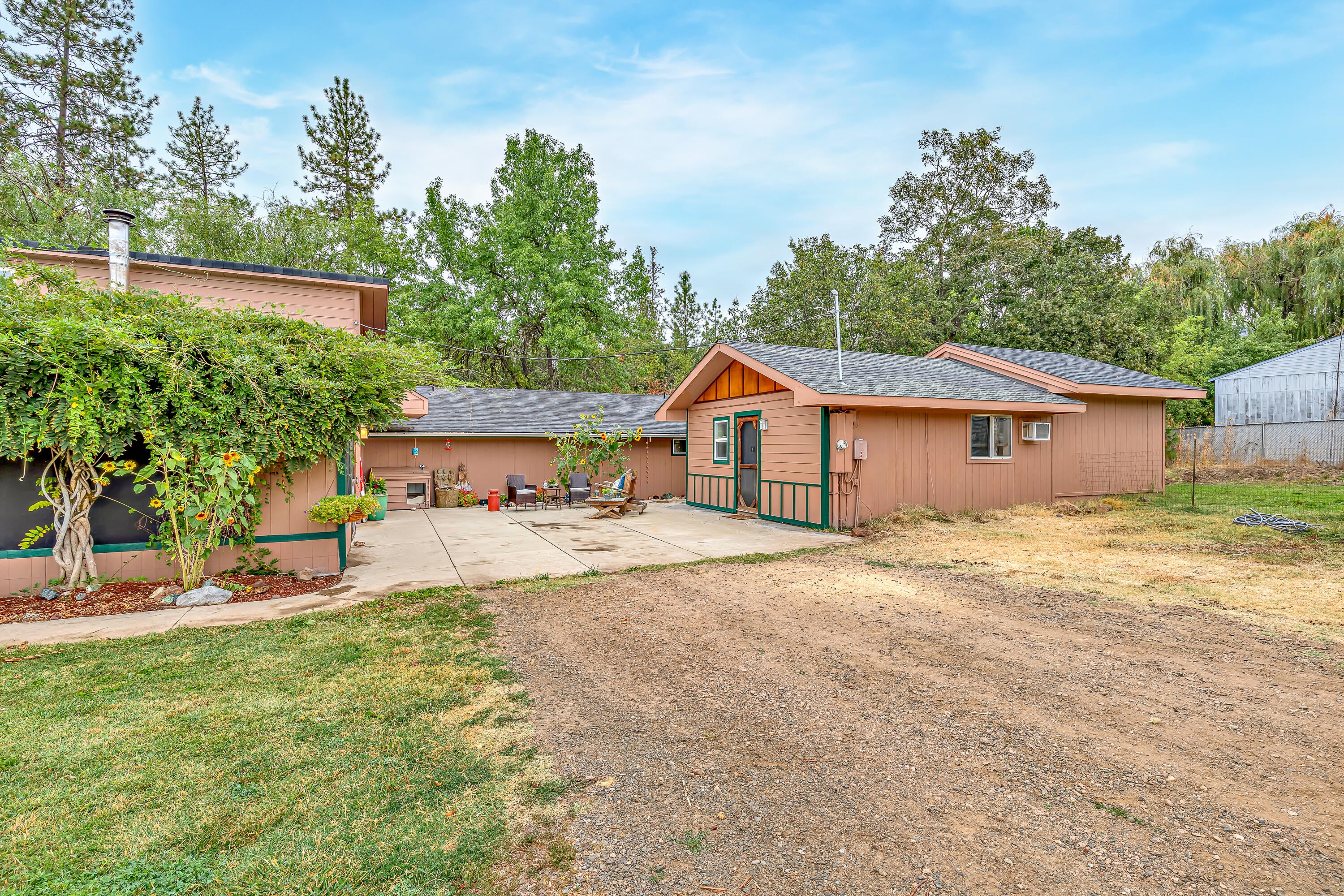 2975 Hammel Road Eagle Point, OR 97524 - Photo 3 of 42 ADU on right