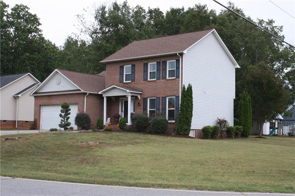 1194 Ione Baker Road Hickory, NC 28602 - Photo 2 of 37 Gallery Image 2