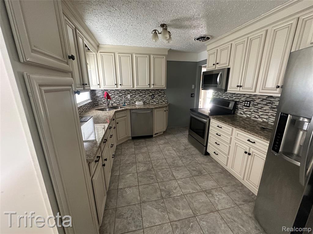 23930 21 Mile Road Macomb, MI 48042 - Photo 4 of 15