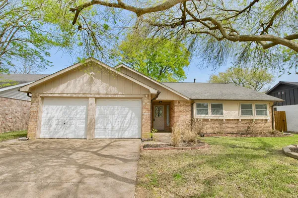 $1,900 | 13511 Brook Hollow Drive, Sugar Land, TX 77498