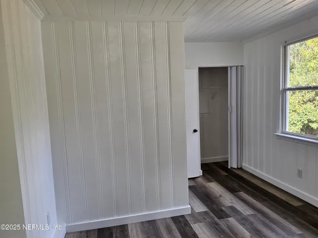 a view of a utility room