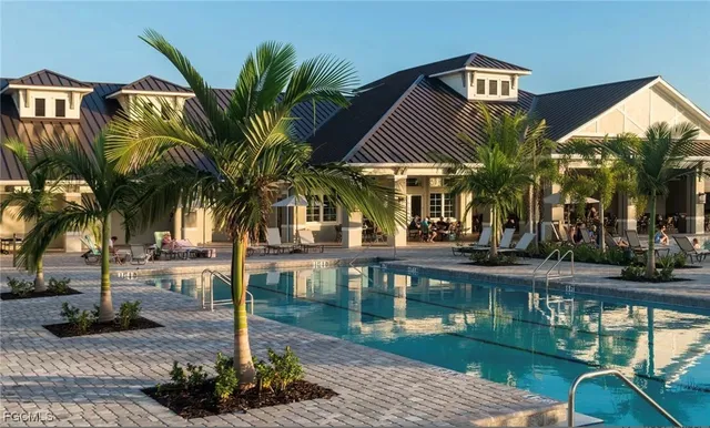 a view of outdoor space yard and porch