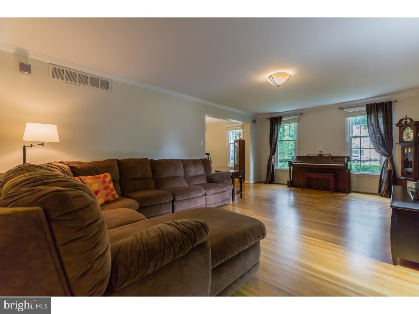 1014 Rymill Run Cherry Hill, NJ 08003 - Photo 4 of 25 Gallery Image 4