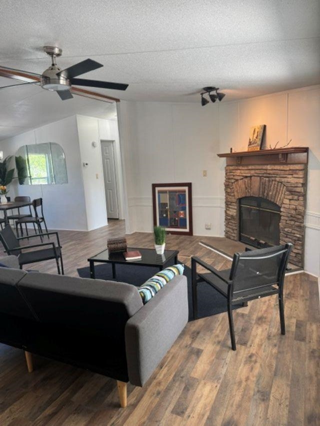 2128 Shadow Bay Grand Ridge, FL 32442 - Photo 4 of 17
