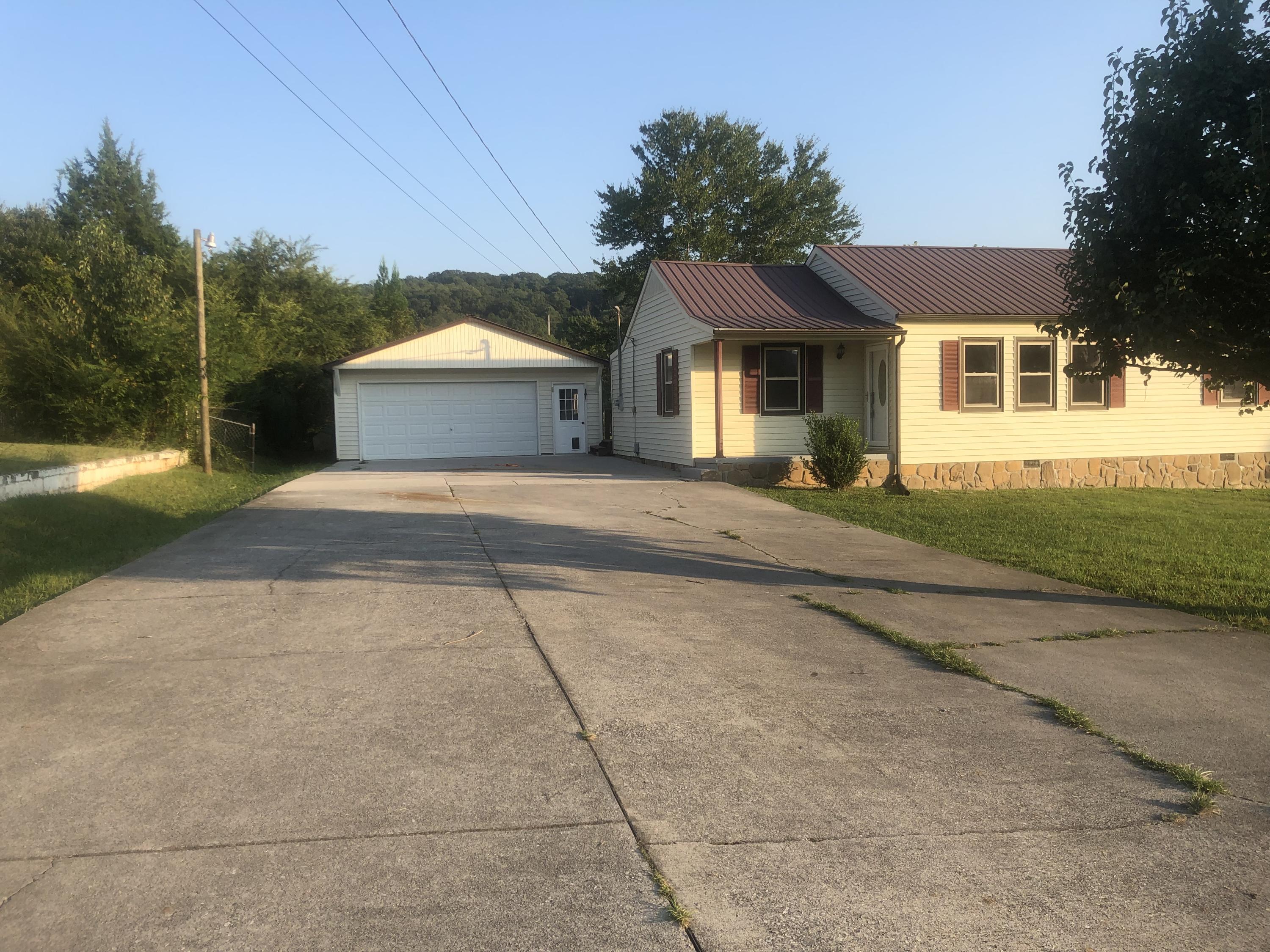 3320 Cunningham Road Knoxville, TN 37918 - Photo 3 of 31 78D55E2B-FAE5-49F5-82DC-BDF572001A4A