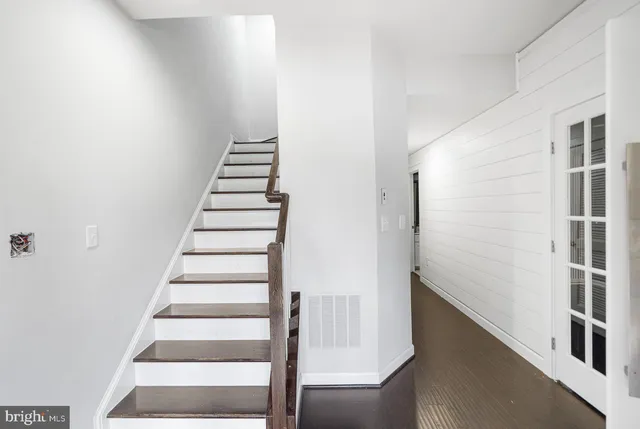 a view of utility room