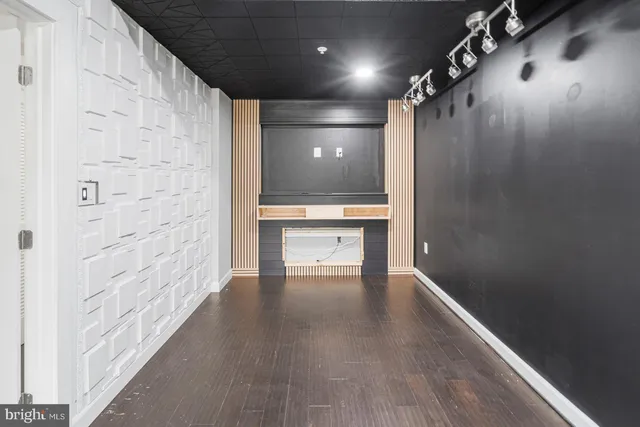 a view of building with yard