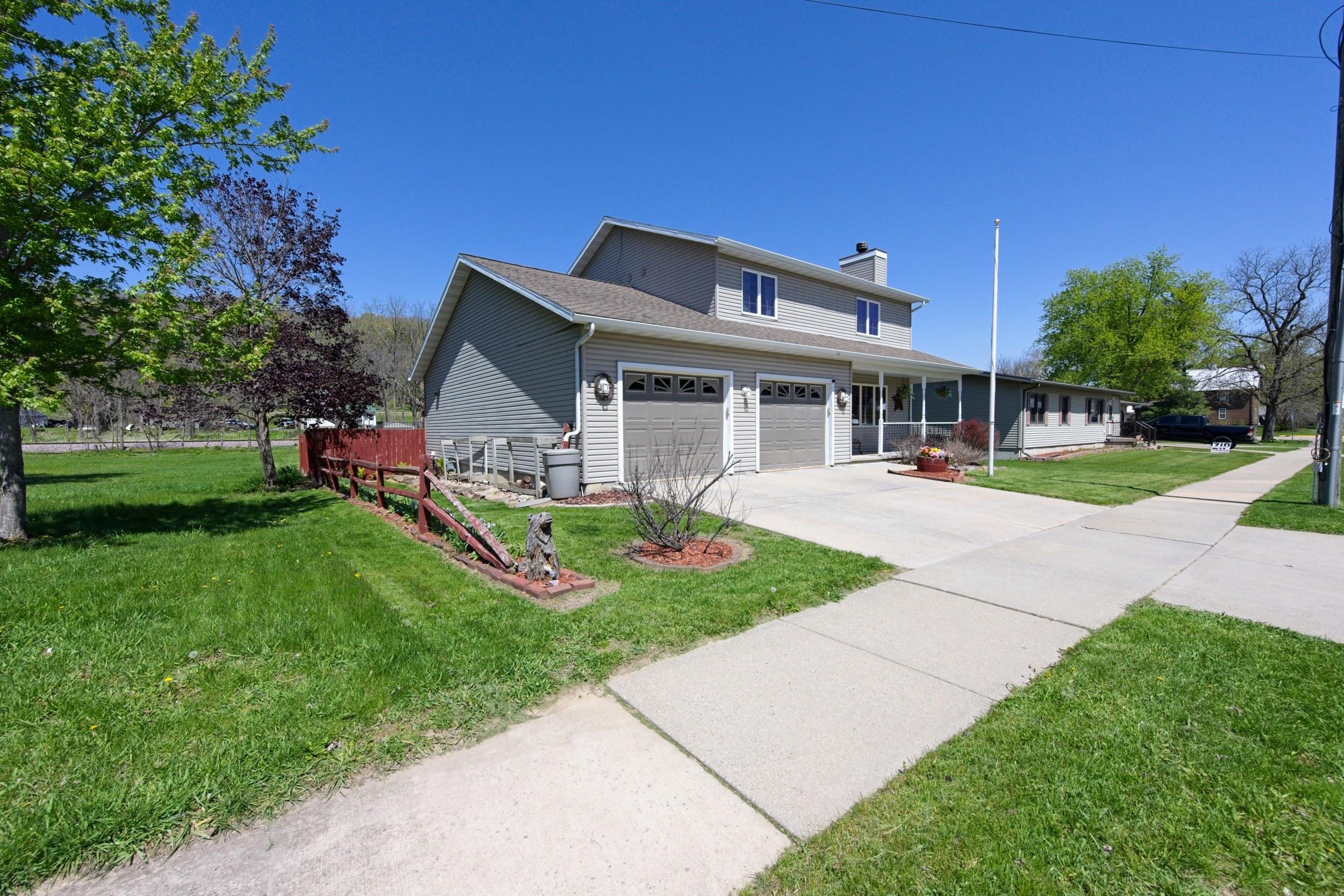 312 East Walnut Street North Freedom, WI 53951 - Photo 3 of 26