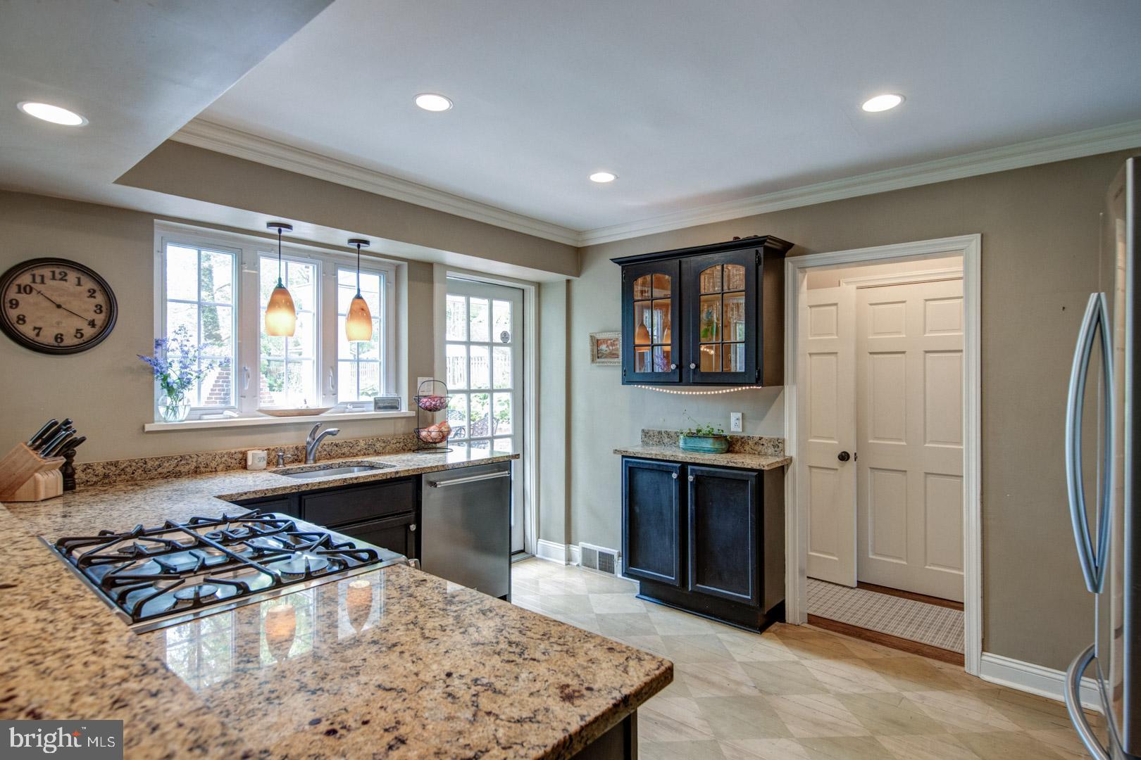 305 Harbison Road Wayne, PA 19087 - Photo 11 of 33 Gas Cooking