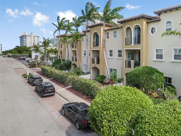 $949,900 | 3240 Northeast 13th Street, Unit 3240, Pompano Beach, FL 33062