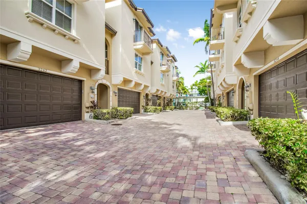 $949,900 | 3240 Northeast 13th Street, Unit 3240, Pompano Beach, FL 33062