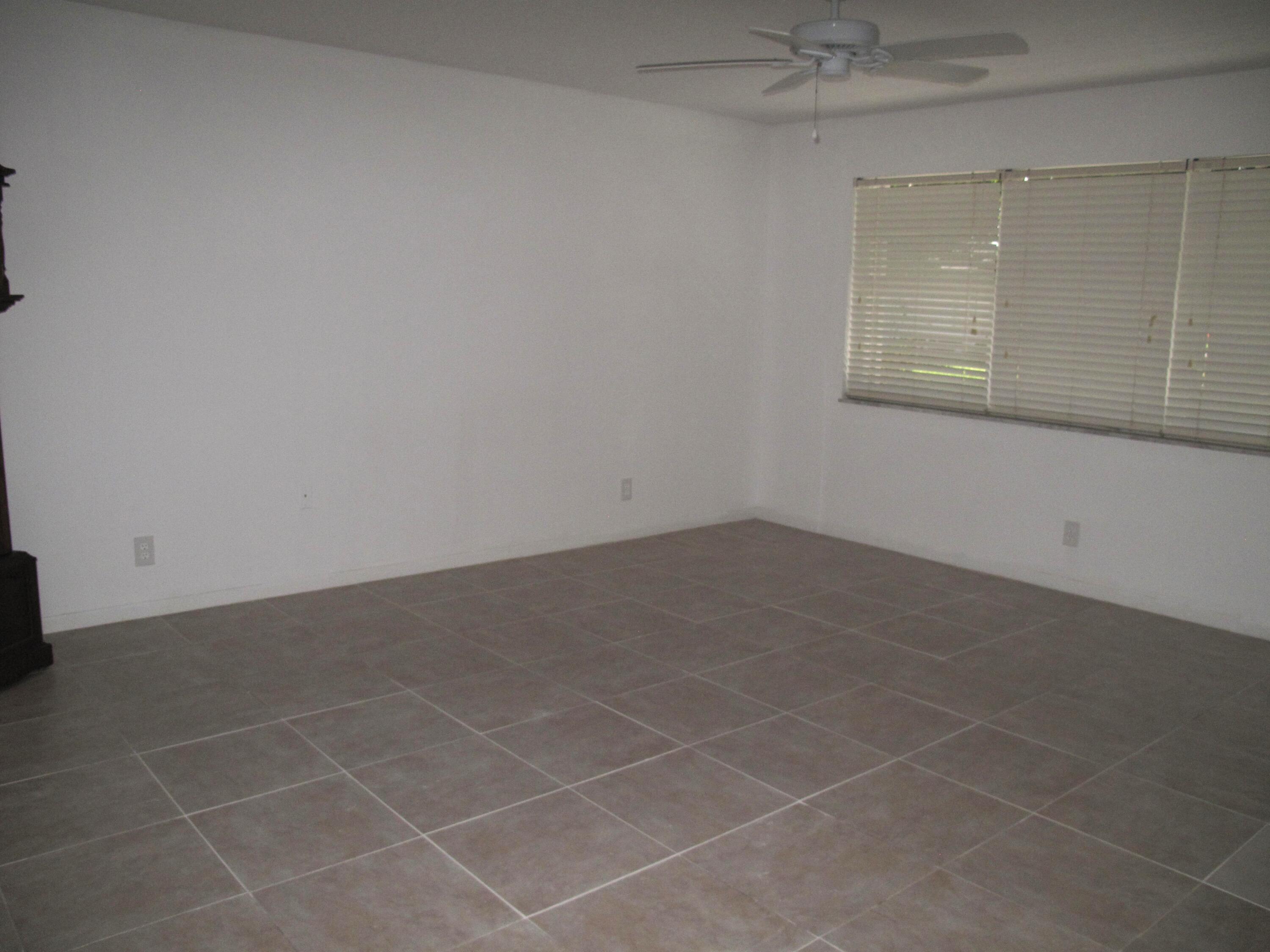 1162 Circle Drive, Unit B Delray Beach, FL 33445 - Photo 14 of 31 a view of an empty room