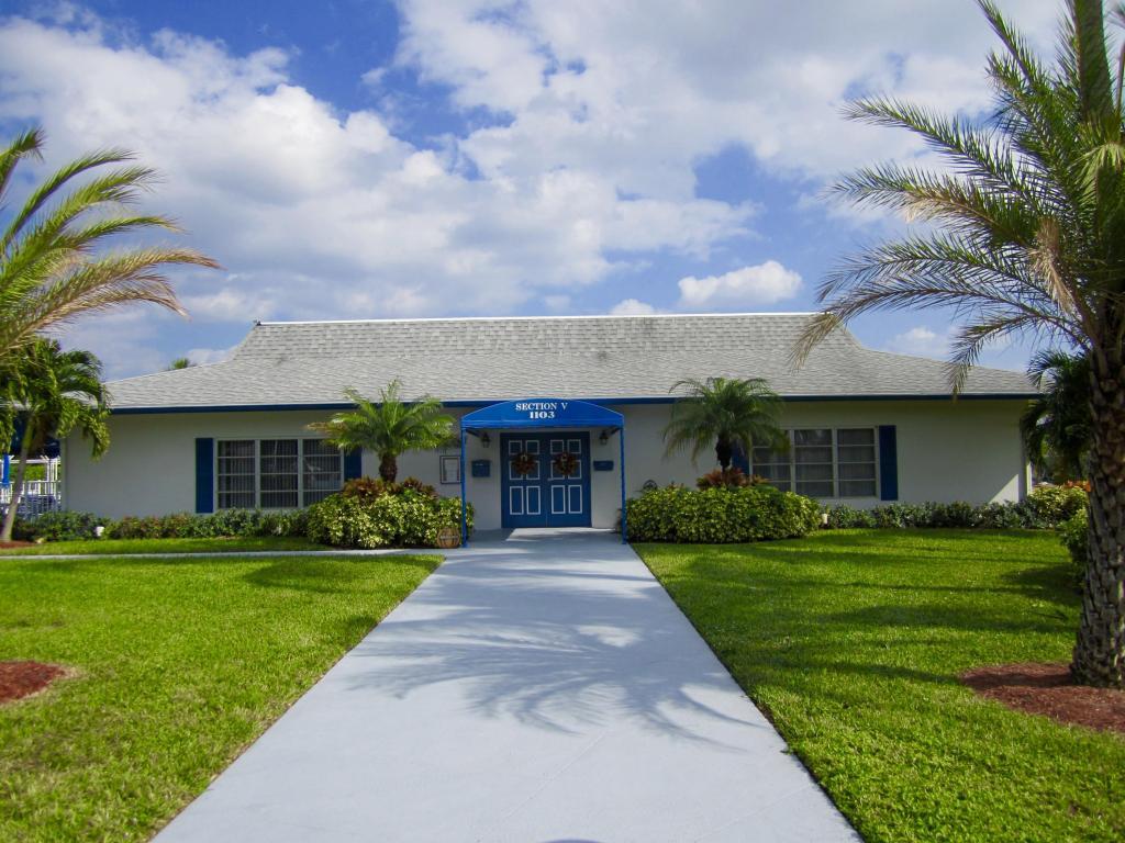 1162 Circle Drive, Unit B Delray Beach, FL 33445 - Photo 22 of 31 a front view of house with yard