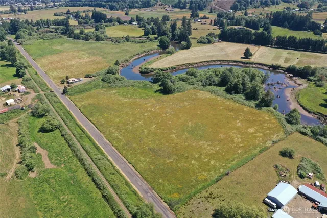 a view of a tennis court