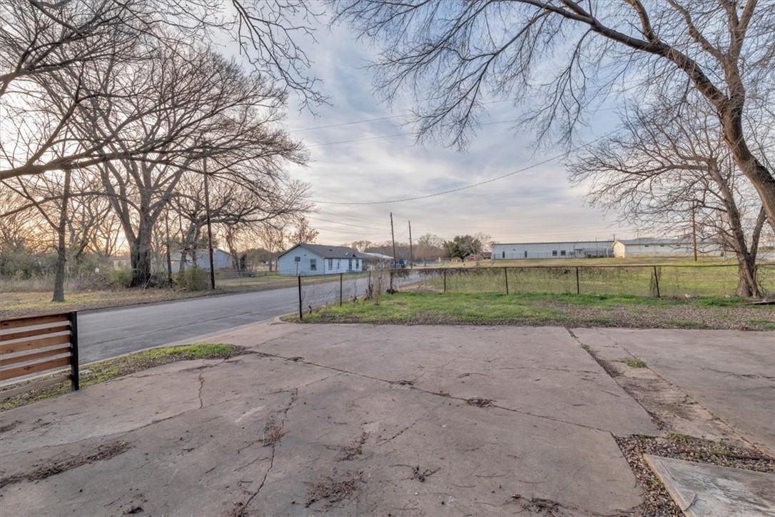902 Calumet Avenue Waco, TX 76704 - Photo 24 of 27 a view of dirt yard with large trees