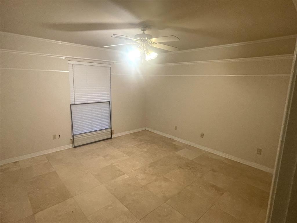 720 Coachlight Road Shreveport, LA 71106 - Photo 13 of 22 Downstairs bedroom 2