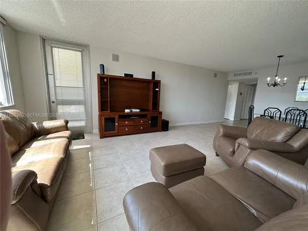 $1,900 | 3180 South Ocean Drive, Unit 621, Hallandale Beach, FL 33009