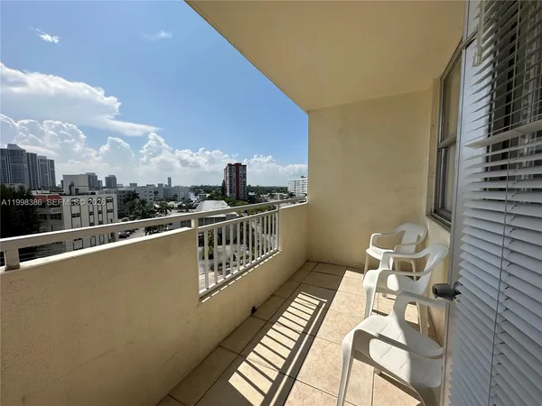 $1,900 | 3180 South Ocean Drive, Unit 621, Hallandale Beach, FL 33009