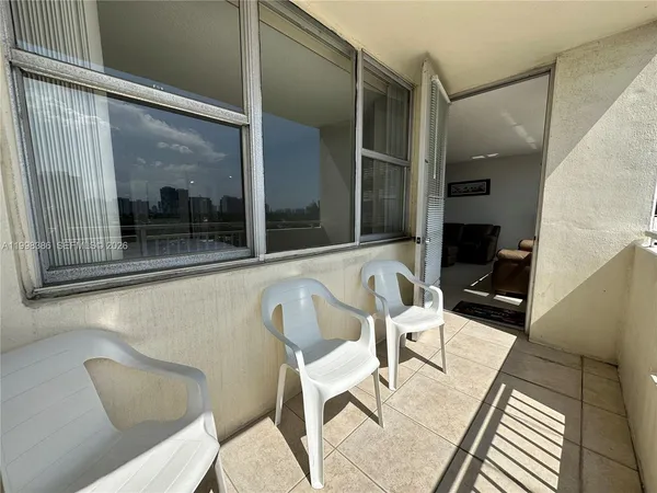 $1,900 | 3180 South Ocean Drive, Unit 621, Hallandale Beach, FL 33009