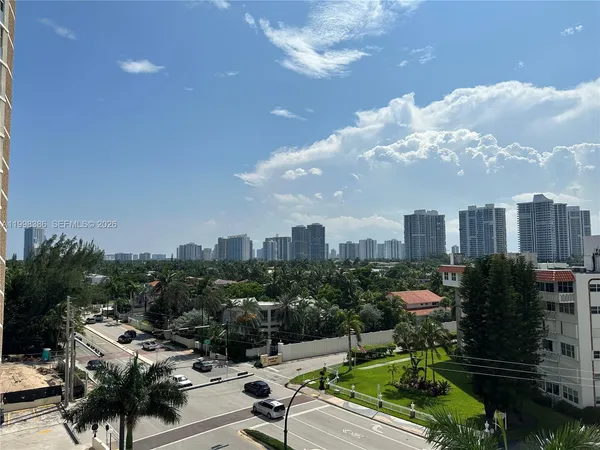 $1,900 | 3180 South Ocean Drive, Unit 621, Hallandale Beach, FL 33009