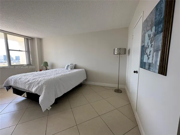 $1,900 | 3180 South Ocean Drive, Unit 621, Hallandale Beach, FL 33009