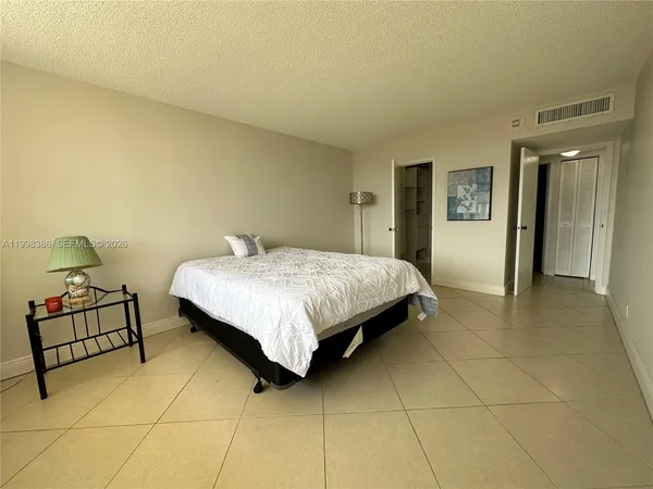 $1,900 | 3180 South Ocean Drive, Unit 621, Hallandale Beach, FL 33009