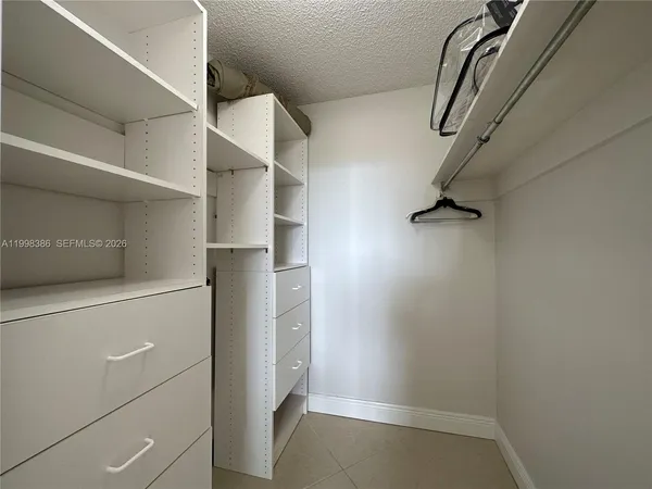 $1,900 | 3180 South Ocean Drive, Unit 621, Hallandale Beach, FL 33009